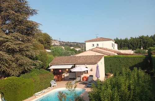 Gignac-la-Nerthe Apartment | Ground floor villa swimming pool 5 minutes from beaches