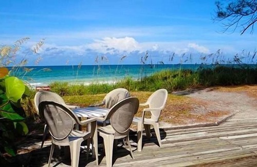 Ilexhurst Cabin | Ground level 2 bedroom, 1 bath with great beach views!