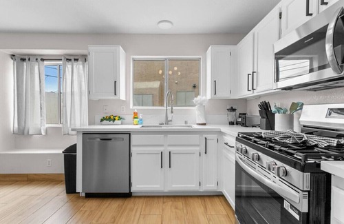 North Las Vegas House | Group 5 BD Home w/Pool and more