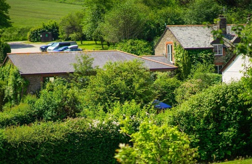 Berrynarbor House | Group friendly, 6-bedroom house, sleeping 12 with onsite swimming pool