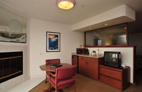 Ocean Shores Hotel | GROUPS BEACH ESCAPE! TWO UNITS, POOL, PARKING