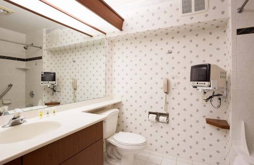Ocean Shores Hotel | GROUPS BEACH ESCAPE! TWO UNITS, POOL, PARKING
