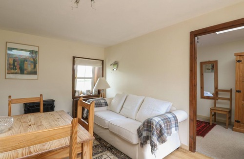 Newtonmore Cottage | GROUSE COTTAGE, romantic, character holiday cottage in Laggan
