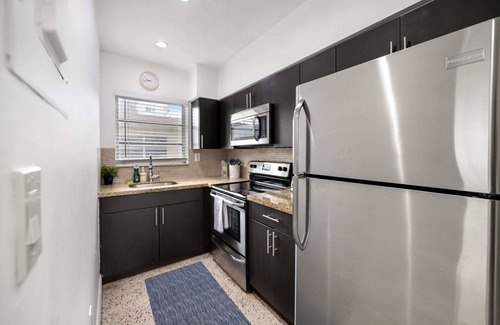 Coral Way Apartment | GROVE27-3 | relax near boho chic neighborhood
