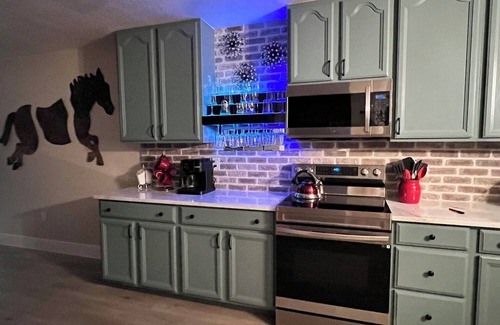 Gruene House | Gruene Gables: 3 Bedroom 3 Bath House with Private Pool