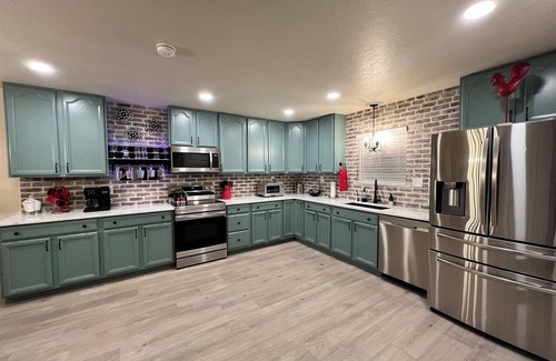 Gruene House | Gruene Gables: 3 Bedroom 3 Bath House with Private Pool