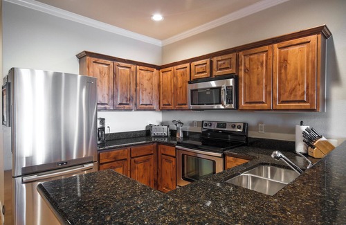 Gruene Condo | Gruene Getaway: River View Condo Steps from Music & Dining in Historic Gruene