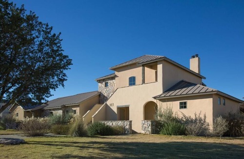 Ingram Condo | Guadalupe River 2 Bed/2 Bath Condo Resort ~Pools ~Slides