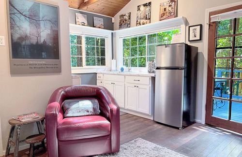 Guerneville Cottage | GuernevilleCottageRelax-Rejuvenate-Rekindle amongRedwoods-FrTbl,HtTb,WiFi,Pup