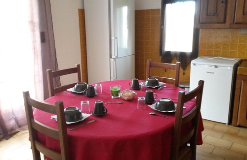 Saint-Victor-la-Coste Cottage | GUEST AREA CLAMP BIAU