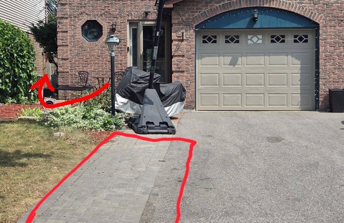 Pickering Apartment | Guest Basement Suite w/separate entrance in a quiet Pickering residential area.