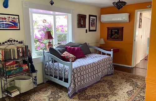 Silverton House | Guest Cottage in the country