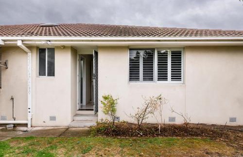 Gladstone Park House | Guest ensuite room with private entrance