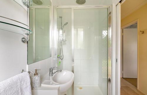 Gladstone Park House | Guest ensuite room with private entrance