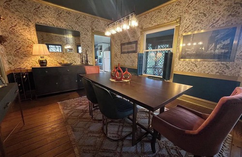 Glenn House | Guest Fav- Cozy Fall Retreat near Saugatuck–Lush Yard, Orchards, Shops, Wineries