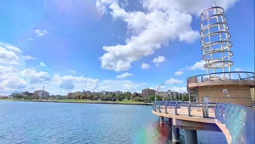 Burlington House | Guest Favorite Luxury 3BR Getaway 5 Min to Lake Big Yard Fun