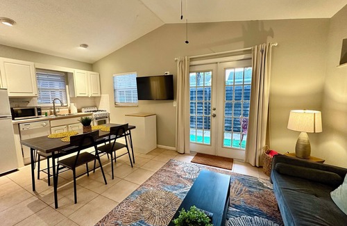 Old Northwood Historic District Villa | GUEST HOUSE #4