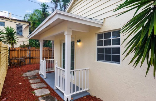 Old Northwood Historic District Villa | GUEST HOUSE #4