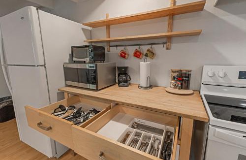 Chico House | Guest House, Accessible to Downtown, & Fast WiFi!