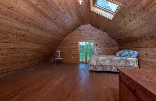 Mill Spring Apartment | Guest House/Barn Apartment near Tryon International Equestrian Center.
