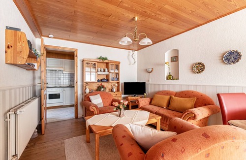 Bredstedt House | Guest House 'Ferienwohnung 3 Erdgeschoß' with Private Garden and Wi-Fi