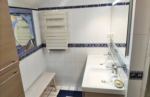 Turqueville Bed & Breakfast | guest house in a garden next to Utah Beach point.