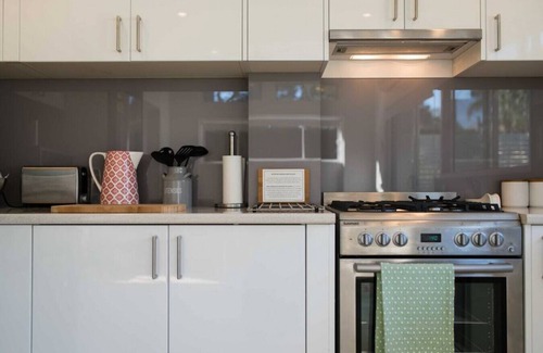 Palm Beach House | Guest House in Central Palm Beach