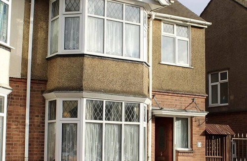 Luton House | Guest house near Luton Airport