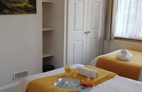 Luton House | Guest house near Luton Airport