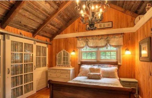 Olmsted Falls House | Guest house on a Riverfront Estate