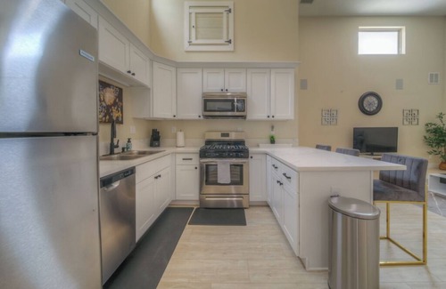 Estates at Canyon Crest House | Guest House on Quiet Cul-De-Sac