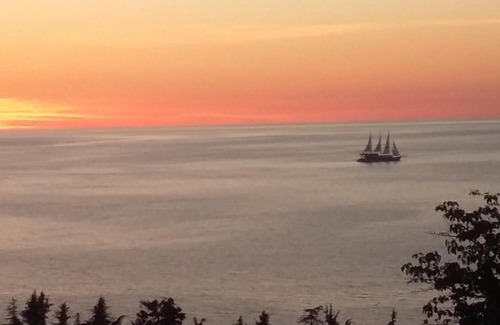 Makhinjauri House | Guest House Sunset