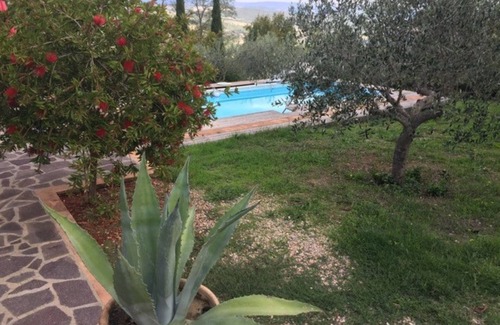 Murci House | Guest house with a large terrace right by the pool