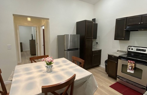 Batesville House | Guest house with big Jacuzzi