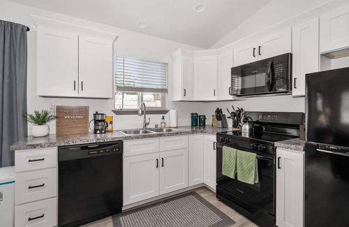 Veradale House | Guest House with private entry and driveway. Pet Friendly!