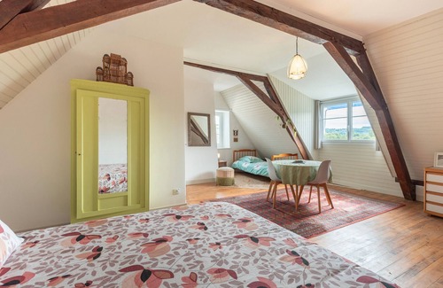 Lagarde Bed & Breakfast | Guest Room 'Chambre Marie-Jo' with Mountain View, Shared Terrace and Wi-Fi