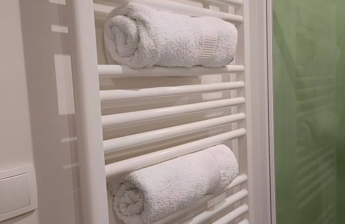 Beaumont-sur-Grosne Bed & Breakfast | Guest Room 'Tilleul' with Shared Pool, Shared Terrace and Wi-Fi