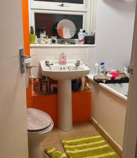 Iffley House | Guest room in flat second floor