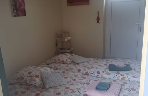 Neuvic Bed & Breakfast | Guest Room - La Bonbonnière