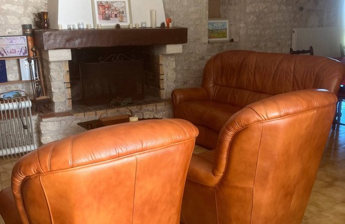 Segonzac Bed & Breakfast | Guest Room 'Lavande 4 Persons' with Shared Pool, Shared Terrace and Wi-Fi
