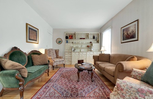 Freeport Bed & Breakfast | Guest room with private bath and gourmet breakfast served daily