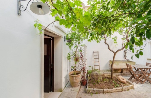 Galatone Apartment | GuestHost - Palazzo Rolli La Stanza della Libreria