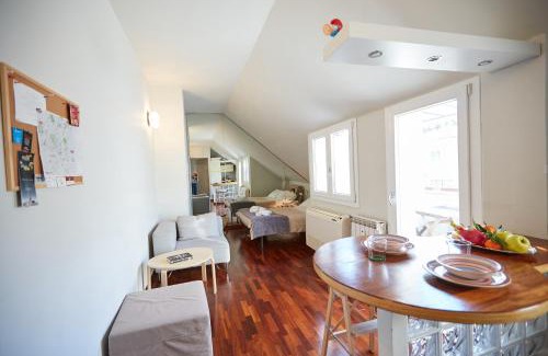 Milan Apartment | GuestHost - Studio con Balcone per 2 persone