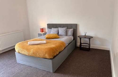 North Bitchburn House | GuestHouse-2BR-Parking-WiFi-ToiletriesProvided
