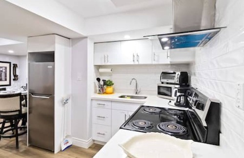 Brampton House | Guesthouse By Bramalea Mall