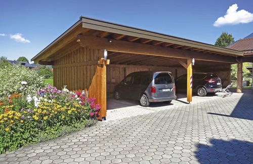 Kruen Apartment | Guesthouse Christophorus - Apartment "Bergkristall" with Mountain View, Shared Garden & Wi-Fi