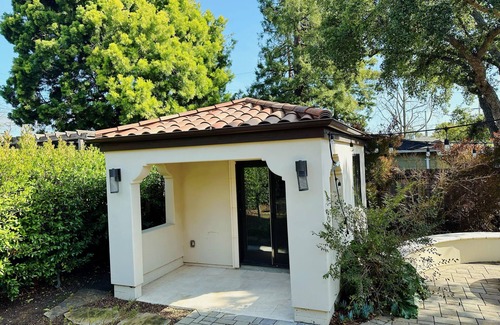 Midtown House | Guesthouse with firepit near Stanford FB GOOG