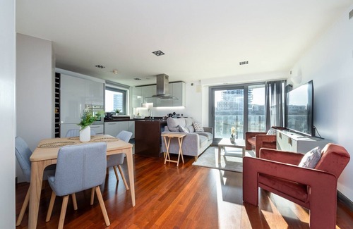 St. Mary's Park Apartment | GuestReady - 2BR in Battersea with Balcony