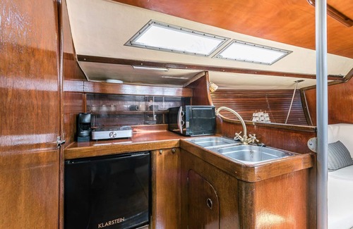 Leixões Boat Rental | GuestReady - BlackBird - Sailboat Experience