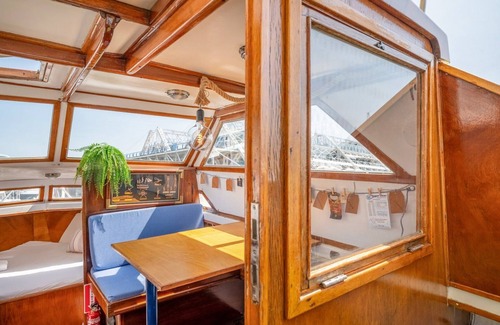 Parque das Nacoes Boat Rental | GuestReady - Corleone boat in Parque das Nações